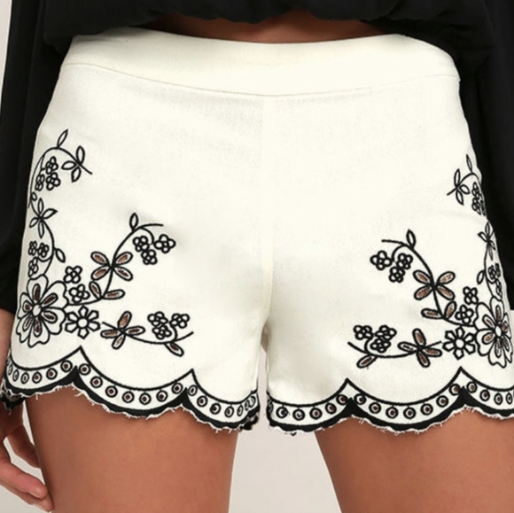 Lulus Pants - NWT Lulu's Lookout Point Embroidered Ivory Shorts